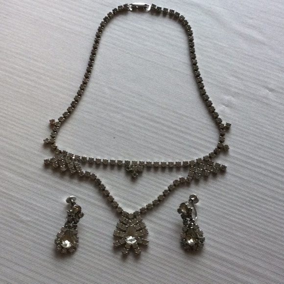 Vintage 1940s Rhinestone Necklace and Earrings - Picture 2 of 12